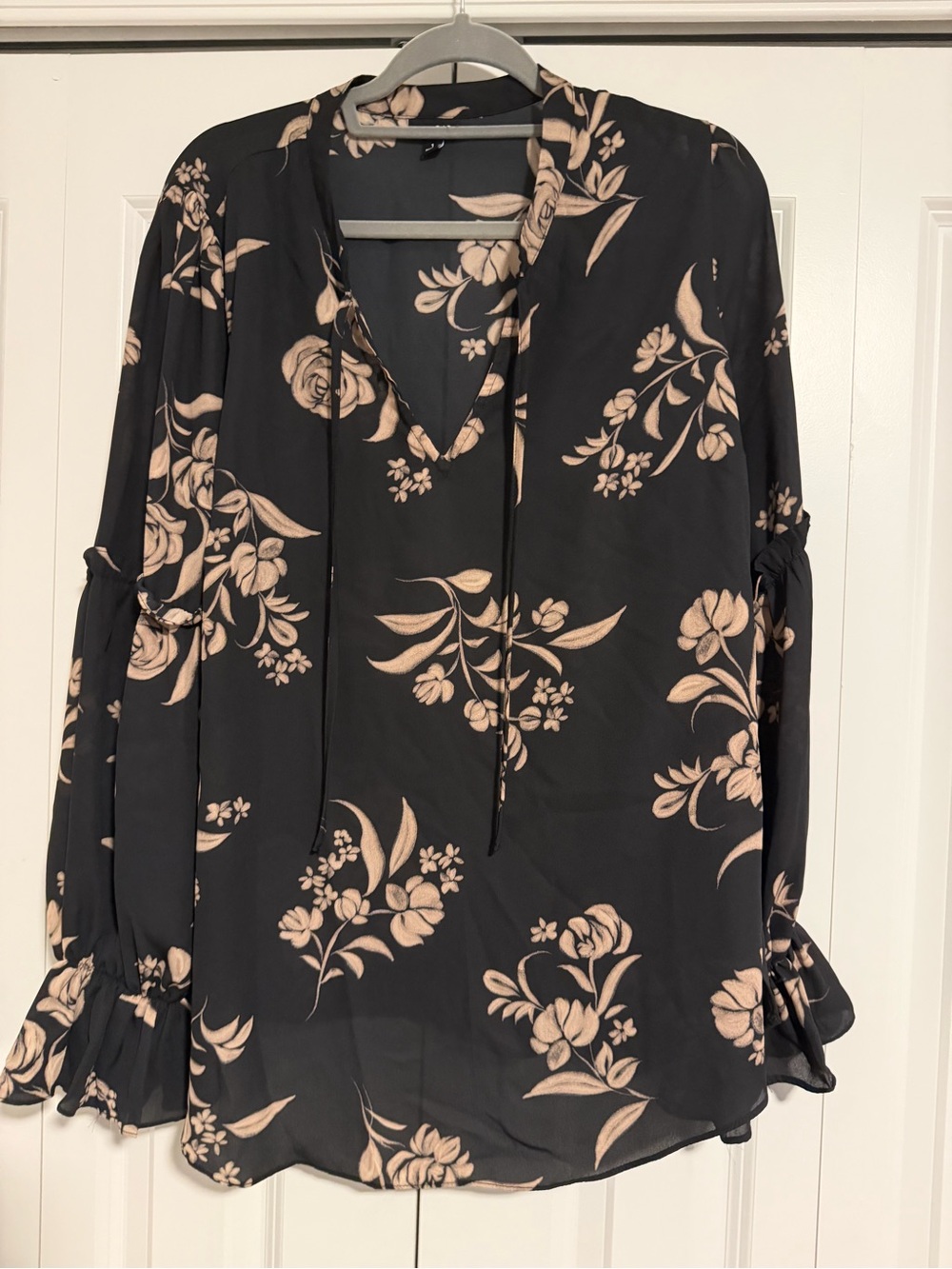 torrid Black Blouse with Beige Floral Tie